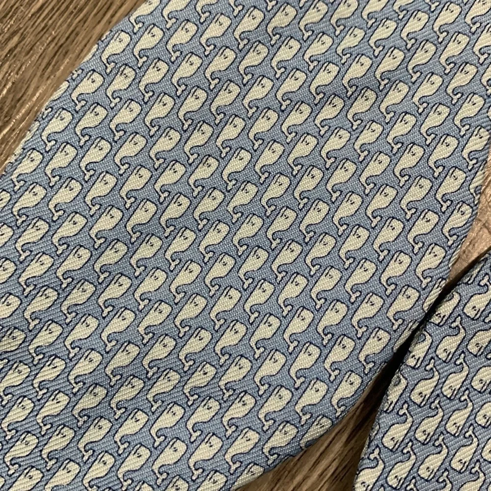 Vineyard Vines‎ Martha’s Vineyard Whale Print 100% Silk Handmade Bow Tie